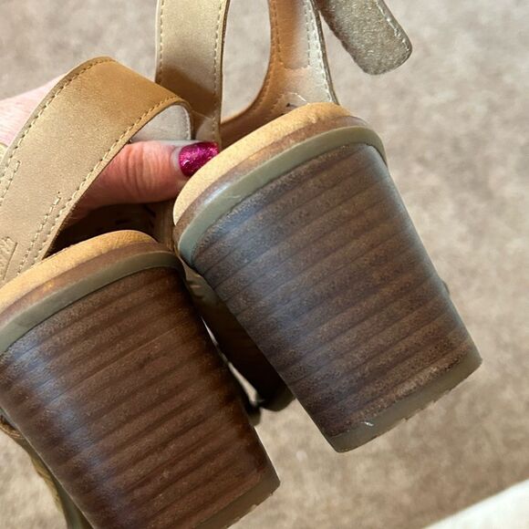 GUC Earth Sandals(size 8.5 W) - Picture 5 of 8